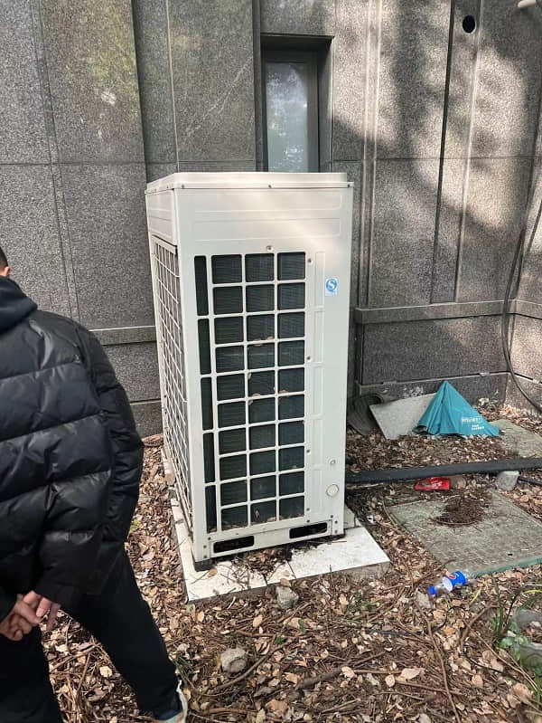 杭州郡康怡德醫(yī)院空調(diào)外機降噪1 杭州郡康怡德醫(yī)院空調(diào)外機降噪1